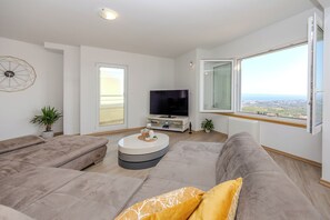 Smart-TV, peis, videospill og bordtennis