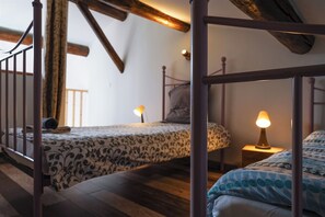 3 bedrooms, iron/ironing board, WiFi, bed sheets