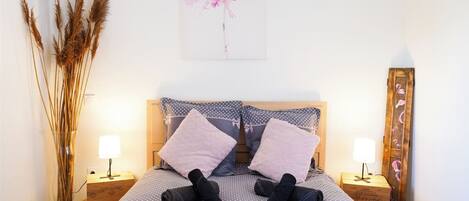 3 dormitoris, planxa i posts de planxar, wifi i roba de llit