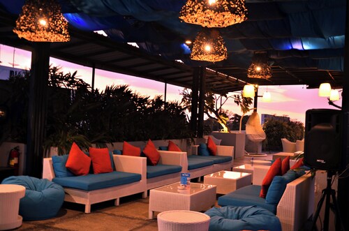 Vibrant Seminyak 1BR - Near Eat Street Fun