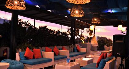 Vibrant Seminyak 1BR - Near Eat Street Fun