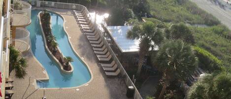 Innendørsbasseng og utendørsbasseng