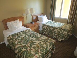 2 Schlafzimmer, Zimmersafe, Schreibtisch, Bügeleisen/Bügelbrett