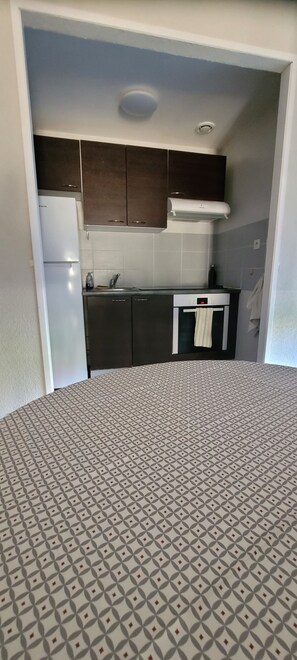 Kühlschrank, Ofen, Herdplatte, Wasserkocher