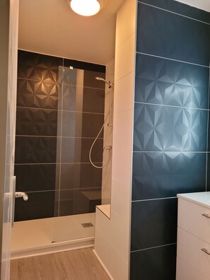 Shower, hair dryer, towels, toilet paper