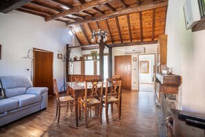 Interior - The Abode of the Abraham-The Band (Sillico di Pieve Fosciana)