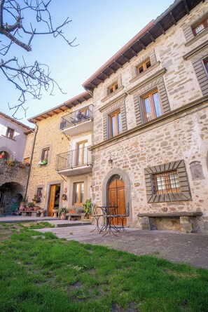 Exterior - The Abode of the Abraham-The Band (Sillico di Pieve Fosciana)