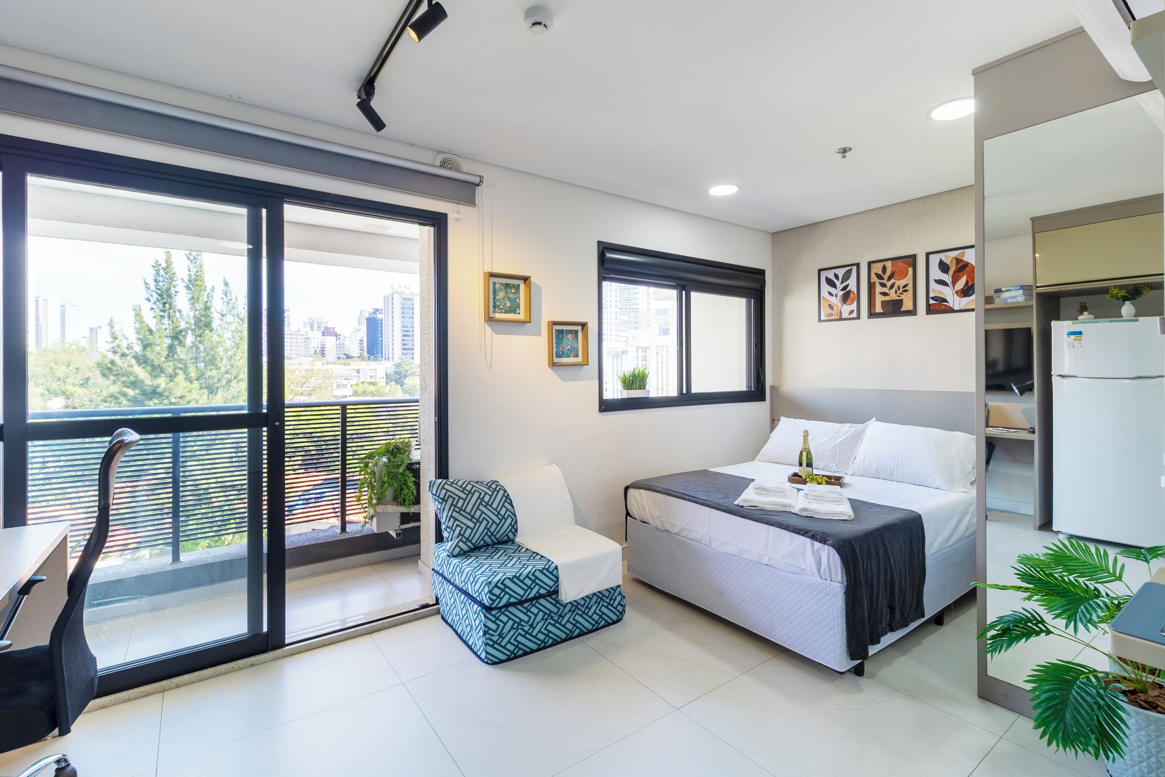 Apartment | Blackout drapes, iron/ironing board, free WiFi