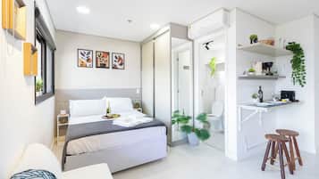 Apartamento | Cortinas blackout, ferros/tábuas de passar roupa, Wi-Fi de cortesia