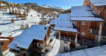 200m des commerces, 1er Ă©tage, vue pistes de ski, piscine, balcon, casier Ă ski, 34mÂČ, Vars