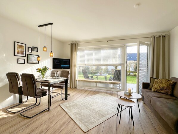 Living area - Newly renovated vacation apartment with terrace in Westerland (Westerland)