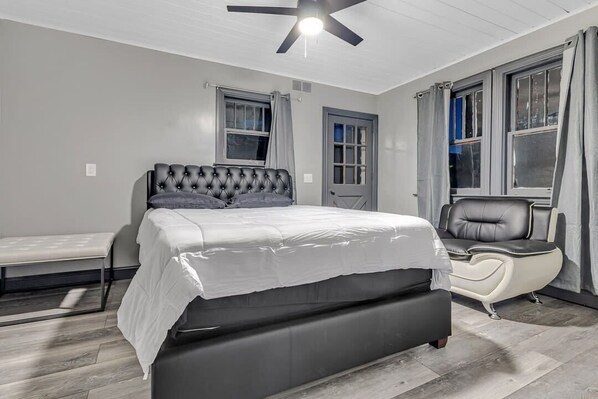 6 bedrooms, iron/ironing board, travel cot, WiFi
