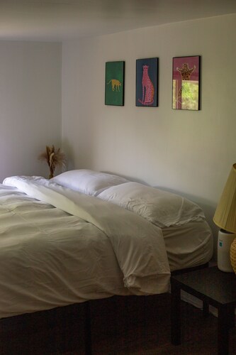 Tranquil 2-bedroom house with WiFi in Connellsville