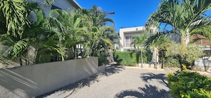 Exterior - Blue Ocean Suites & Apartments (Trou d'Eau Douce)