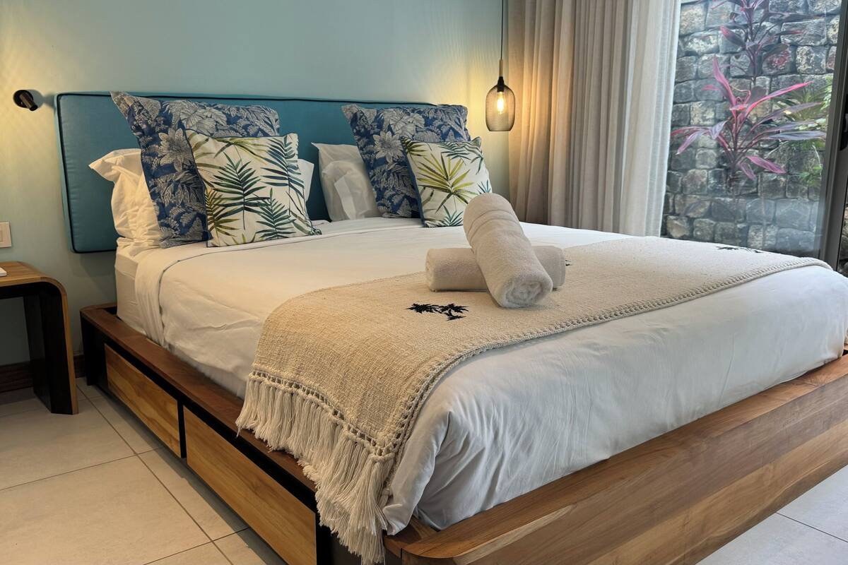 Minibar, in-room safe, soundproofing, free WiFi