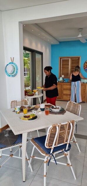 Breakfast area - Blue Ocean Suites & Apartments (Trou d'Eau Douce)