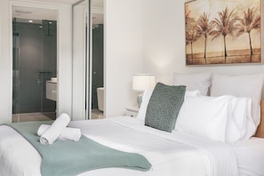 3 chambres, fer et planche à repasser, Wi-Fi gratuit, draps fournis