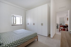 6 Schlafzimmer, Bügeleisen/Bügelbrett, Reisekinderbett