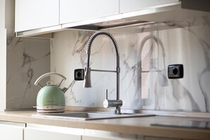 Kühlschrank, Ofen, Herdplatte, Geschirrspüler