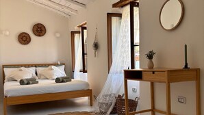 3 camere, una scrivania, ferro/asse da stiro, Wi-Fi gratuito