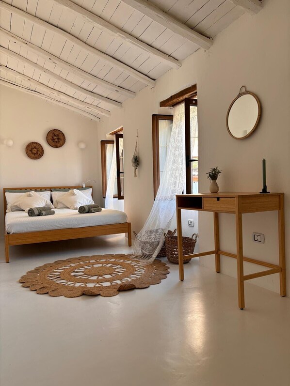 3 habitaciones, escritorio, tabla de planchar con plancha y wifi gratis 
