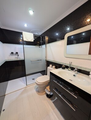 Shower, towels - 271- Livingtarifa Nomada (Tarifa)