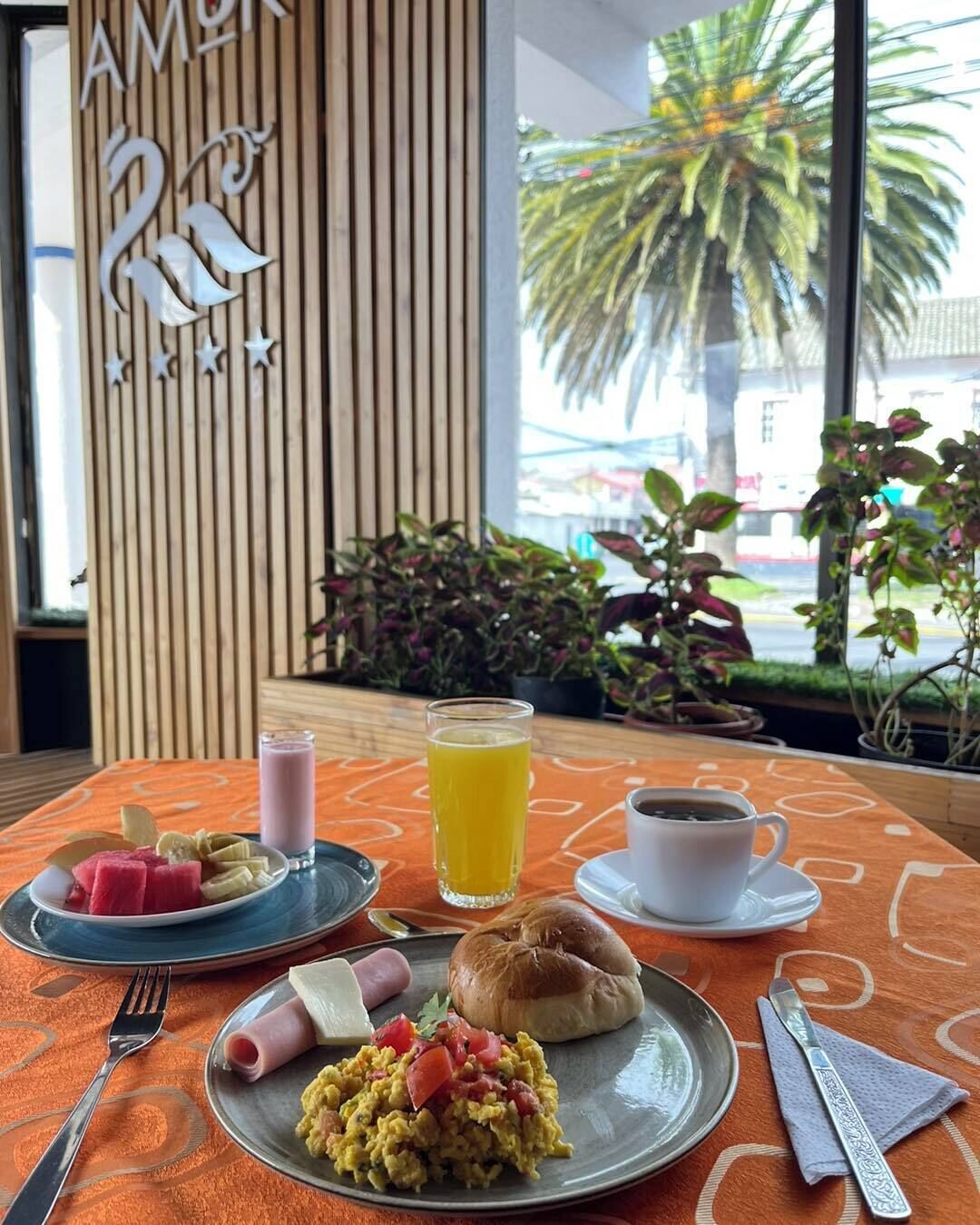 Desayuno típico de la región gratuito y diario