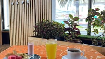 Desayuno típico de la región gratuito y diario