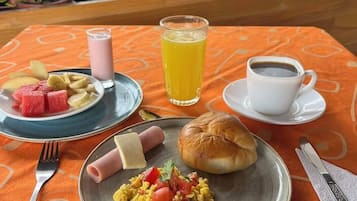Desayuno típico de la región gratuito y diario