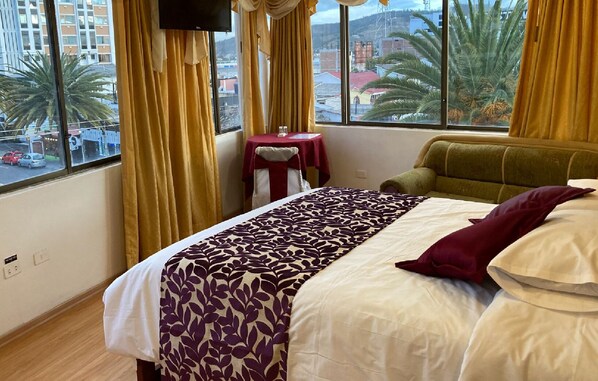 Deluxe Room | Free WiFi, wheelchair access - Hotel El Cisne Internacional (Riobamba)