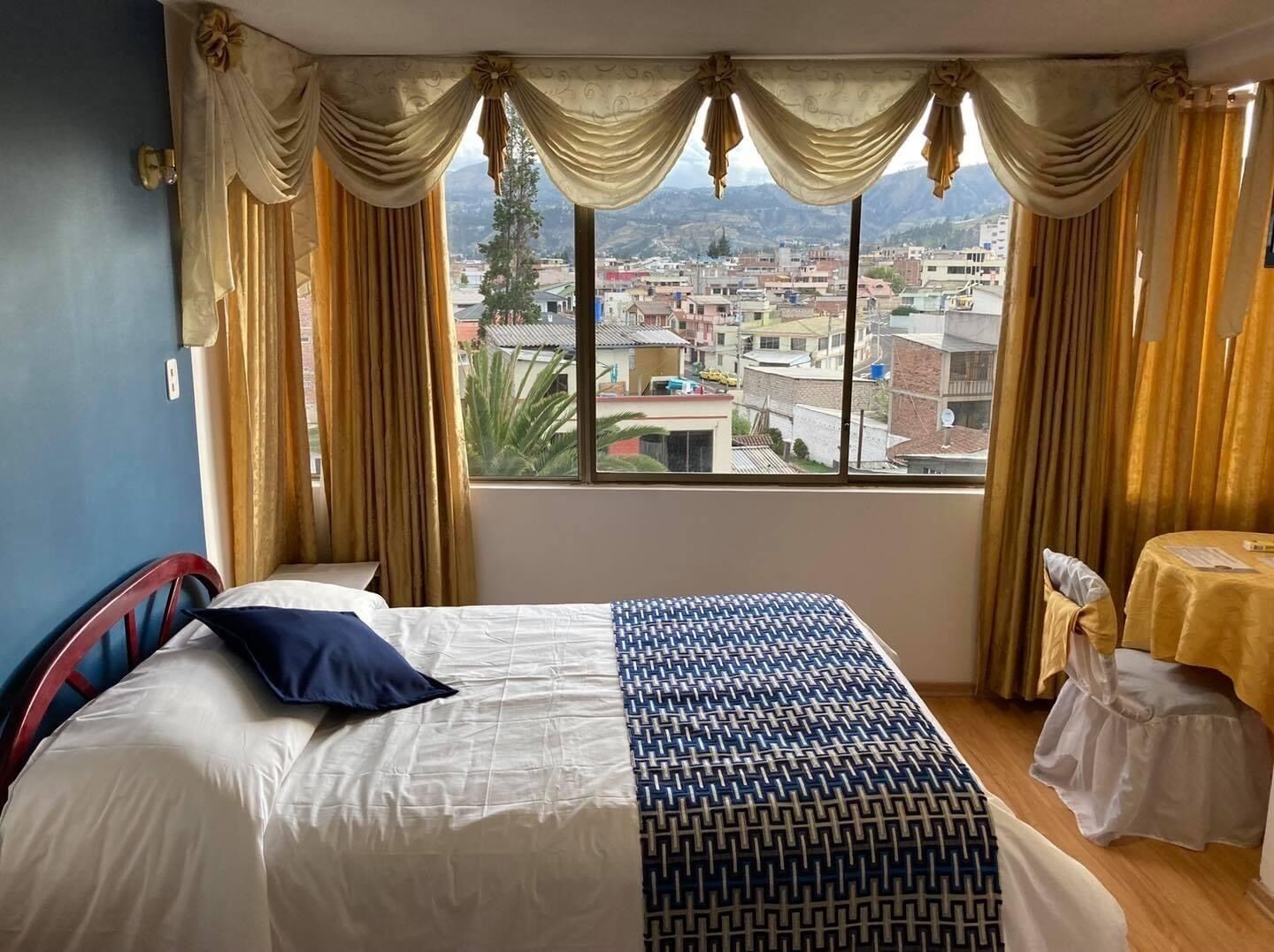 Habitación individual Confort, vistas a la ciudad | Wifi gratis y accesible en silla de ruedas