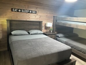 3 bedrooms, iron/ironing board, WiFi, bed sheets