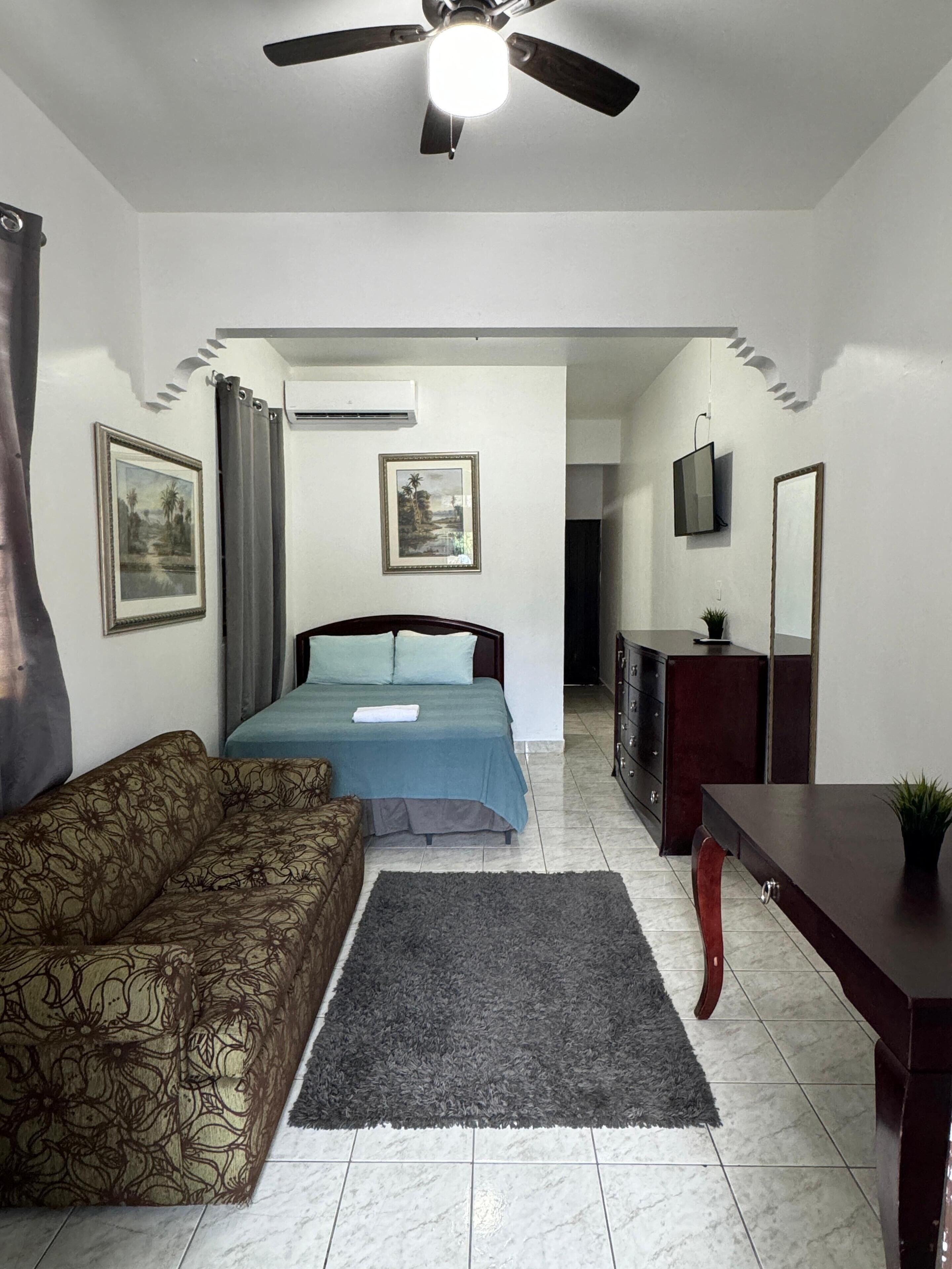 Bügeleisen/Bügelbrett, kostenloses WLAN, Bettwäsche