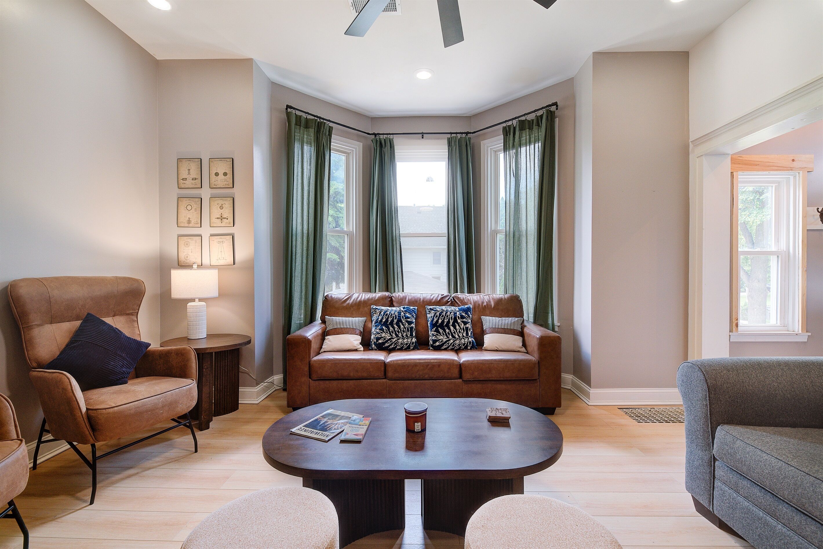 智能电视、壁炉、桌上足球、立体声音响