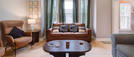 Smart-TV, Tischfußball, Stereoanlage