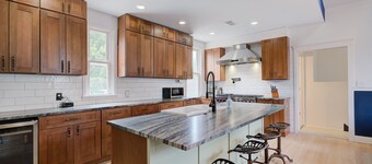 Milwaukee, Sleeps 16, 4 bath, Arcade, Theater, Hot Tub, Outdoor Igloo, Firepit