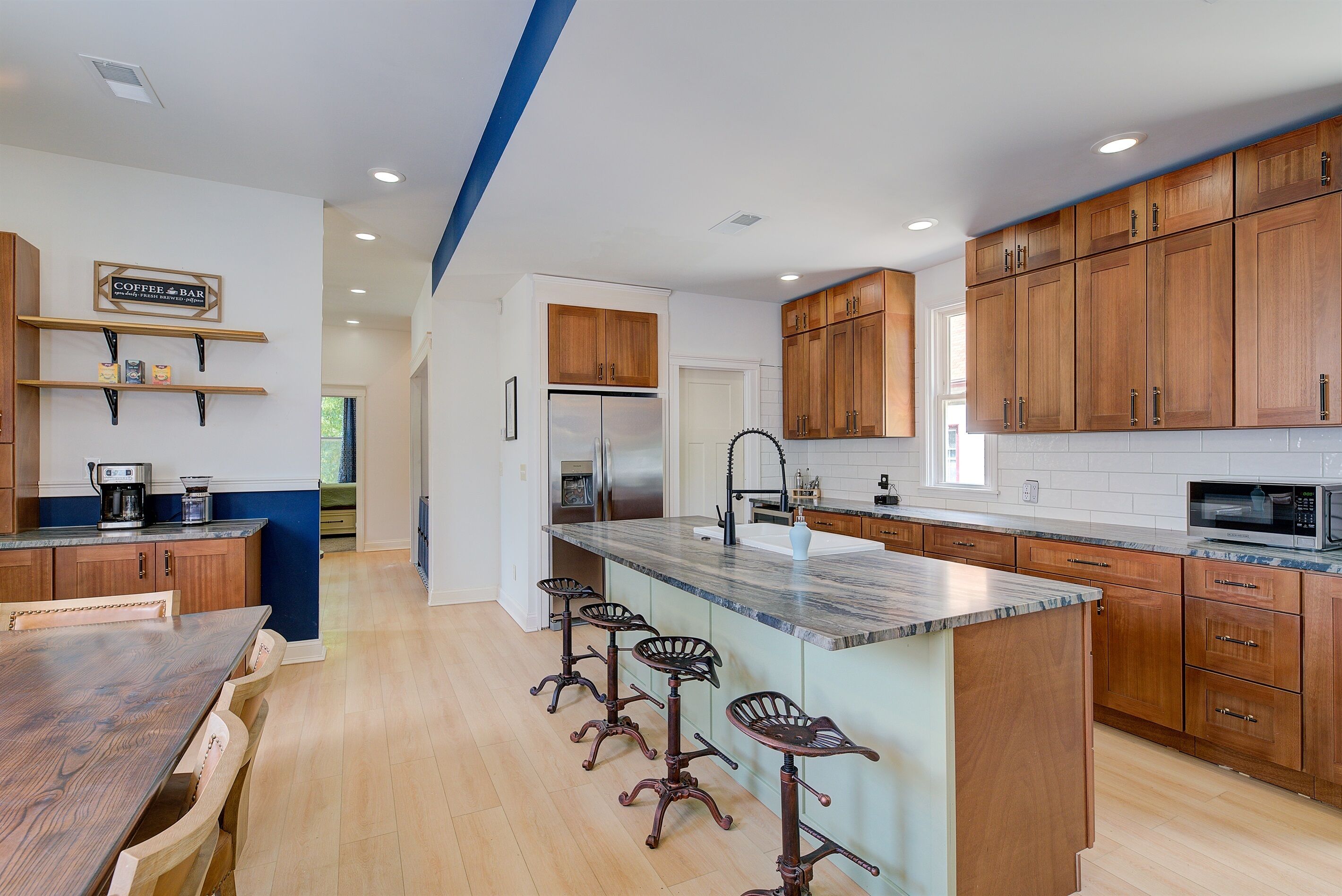 冰箱、微波炉、烤箱、炉灶