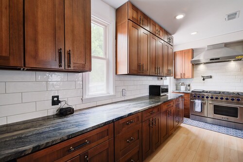 Milwaukee, Sleeps 16, 4 bath, Arcade, Theater, Hot Tub, Outdoor Igloo, Firepit