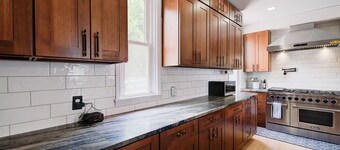 Milwaukee, Sleeps 16, 4 bath, Arcade, Theater, Hot Tub, Outdoor Igloo, Firepit