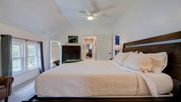 4 Schlafzimmer, Schreibtisch, Bügeleisen/Bügelbrett, Reisekinderbett