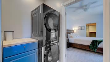 4 bedrooms, desk, iron/ironing board, travel crib