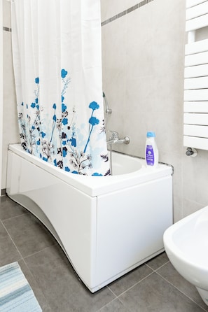 Luxury Apartment, 2 Bedrooms | Bathroom - Two Bedroom Apartment (Mestre)