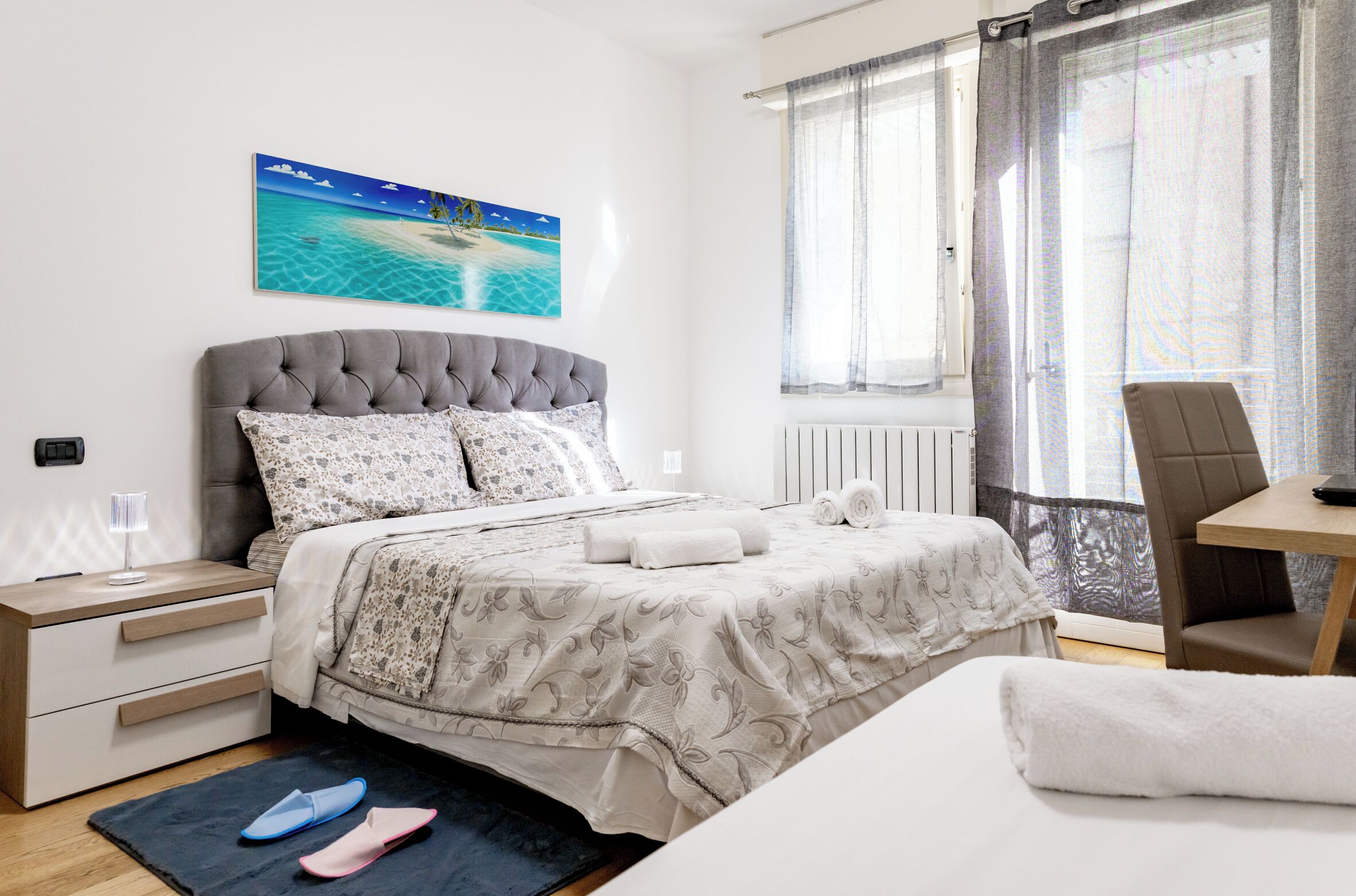 Luxury-Apartment, 2 Schlafzimmer | Schreibtisch, laptopgeeigneter Arbeitsplatz, kostenloses WLAN