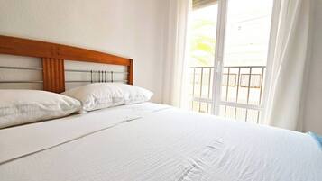 3 makuuhuonetta, silitysrauta/-lauta, Wi-Fi, vuodevaatteet