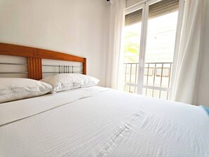 3 chambres, fer et planche à repasser, Wi-Fi, draps fournis