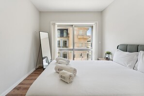 4 bedrooms, iron/ironing board, Internet, bed sheets