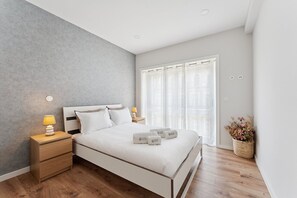 4 bedrooms, iron/ironing board, Internet, bed sheets