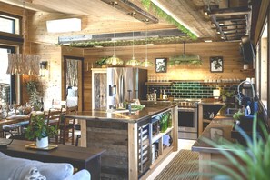 Fridge, microwave, oven, stovetop - Hôtel à la maison - Chalet Alpinot (La Malbaie)