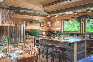 ثلاجة، ميكروويف، فرن، موقد طهي مسطح