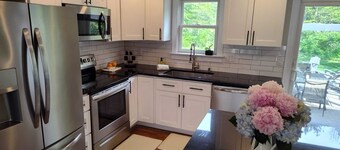 FREE BEACH PASS! NEAR CRAIGVILLE BEACH! 4 bedroom in charming Barnstable w/ AC.